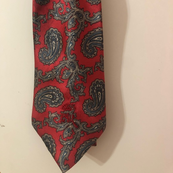 VINTAGE Classic Men’s Satin Tie Red w/ Blue Grey Paisley Design Countess Wara - Picture 2 of 3